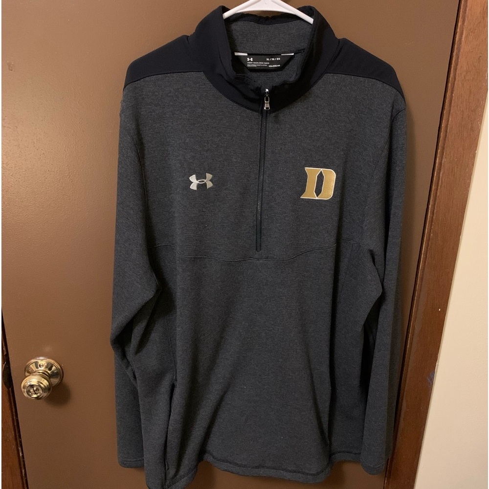 Quarter zip pull over in great condition